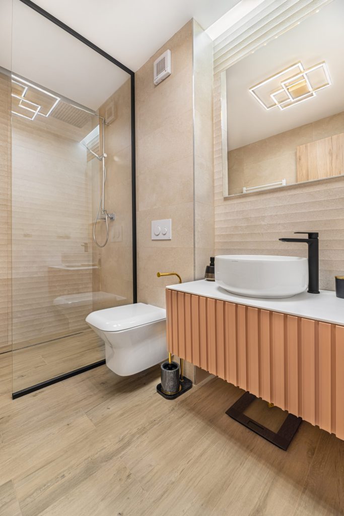 Image showcasing Rafinament și accente luxury în amenajarea unui penthouse din Brașov