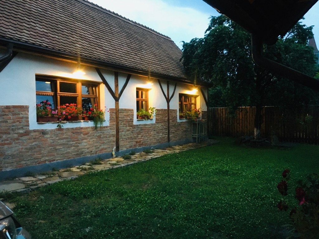 În 2015, Flavius, tatăl, vărul și nepotul lui au început renovarea casei
