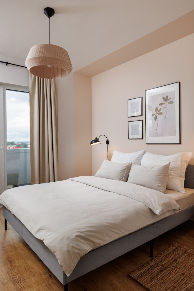 apartament minimalist dormitor