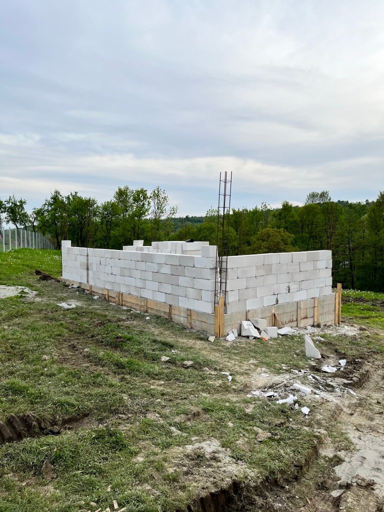 Construcția tiny house-ului a durat trei luni, din mai până în august