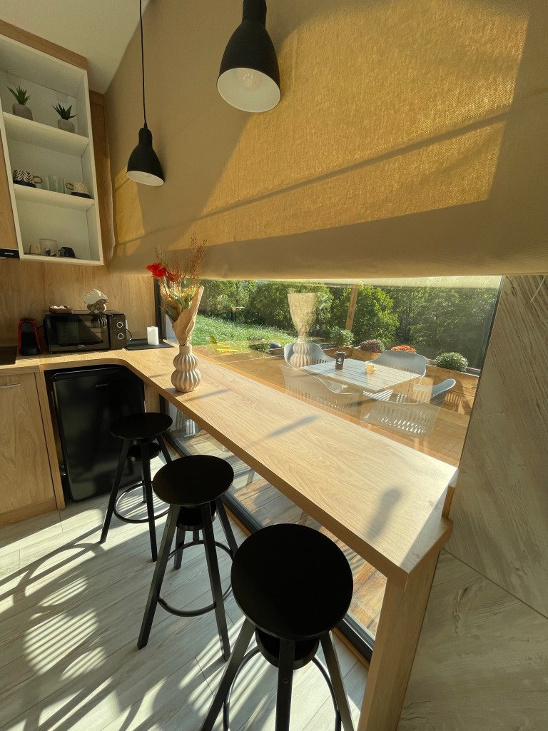 Mihai și-a dorit un business unde să ofere oamenilor un spațiu modern, generos, înconjurat de verdeață