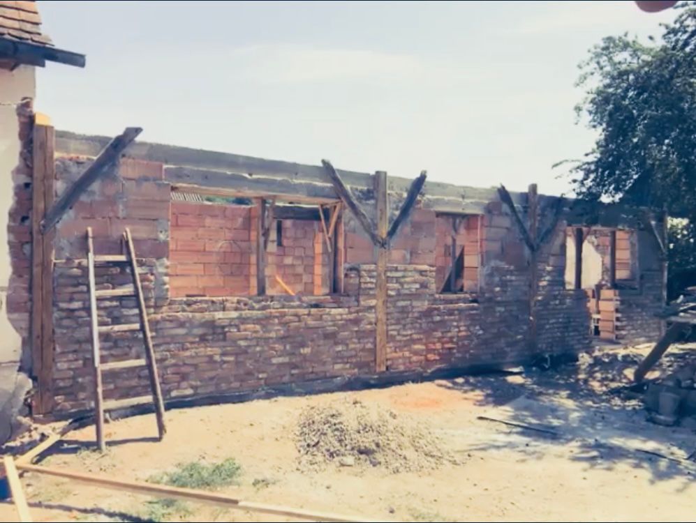 Renovarea și extinderea casei a fost realizată în etape, din dragoste pentru arhitectura tradițională