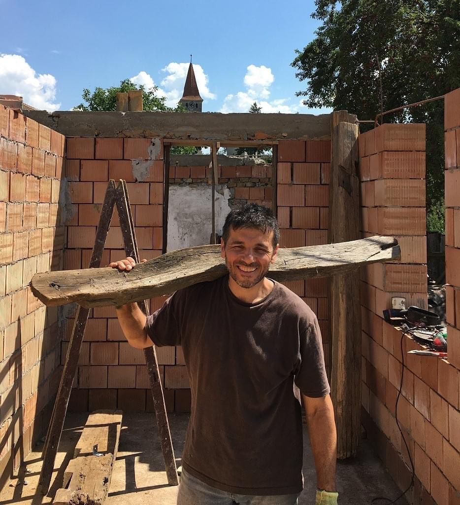 Renovarea și extinderea casei a fost realizată în etape, din dragoste pentru arhitectura tradițională