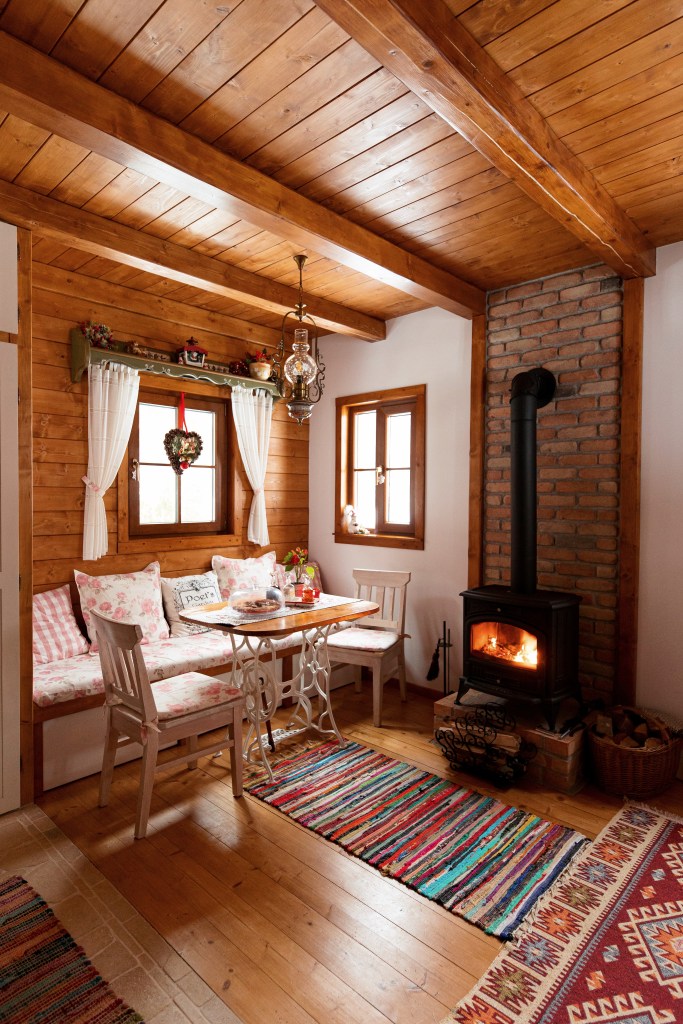 cabană munții Apuseni dining