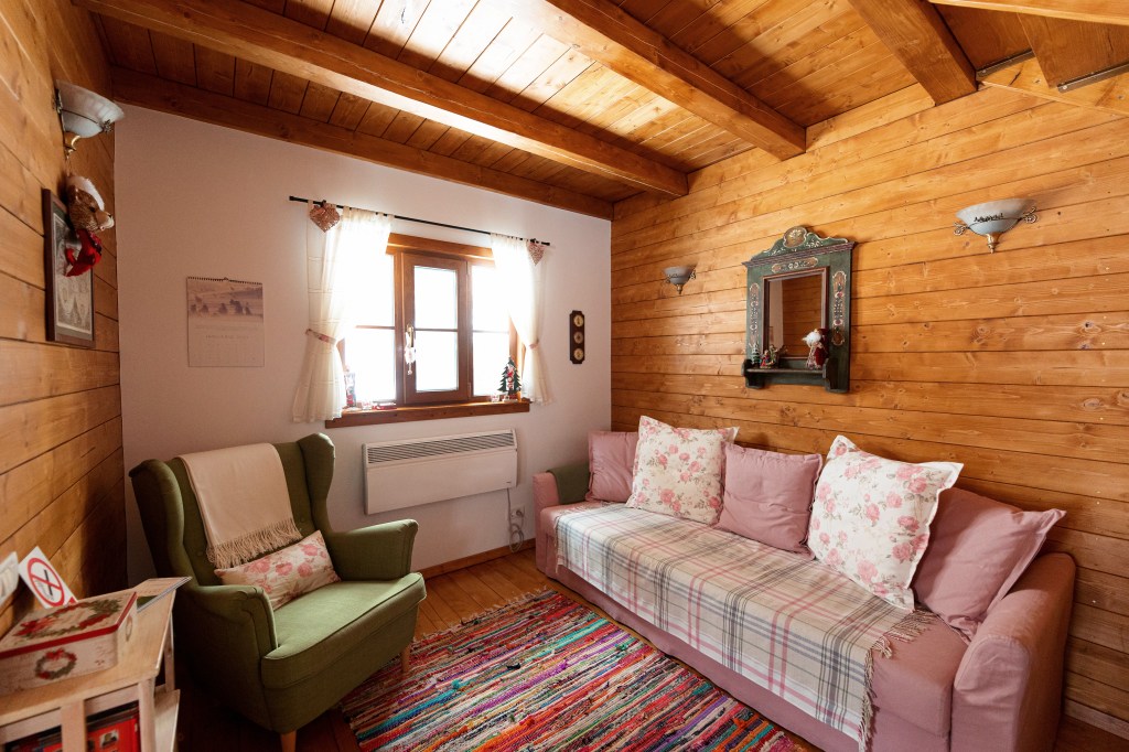 cabană în munții Apuseni living
