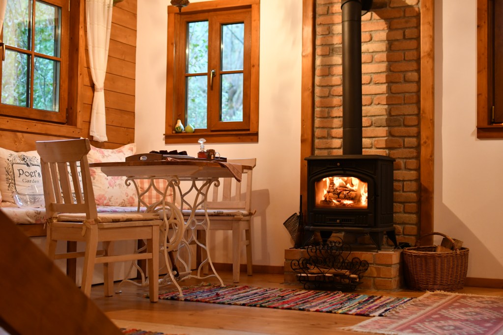 cabană în munții Apuseni dining
