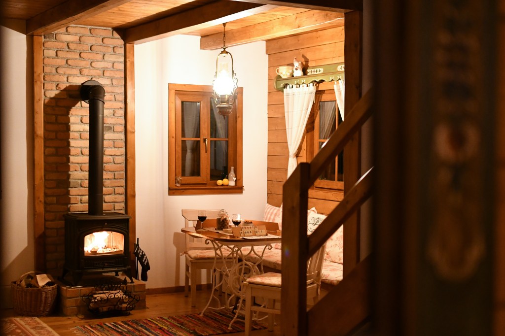 cabană în munții Apuseni intrare