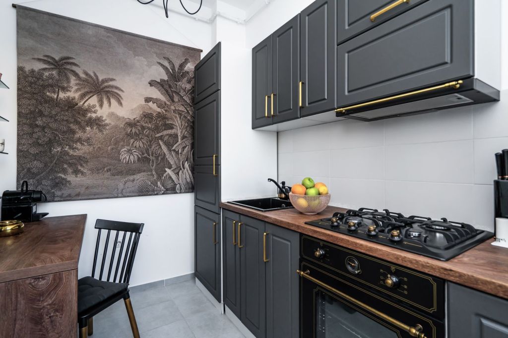 amenajare 2 camere_bucatarie neagra
