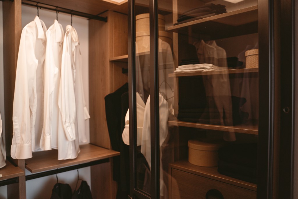 apartament cu două camere dormitor dressing