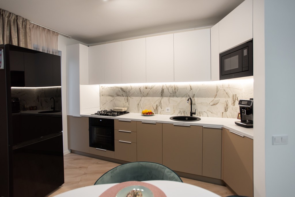 apartament cu formă atipică bucătărie