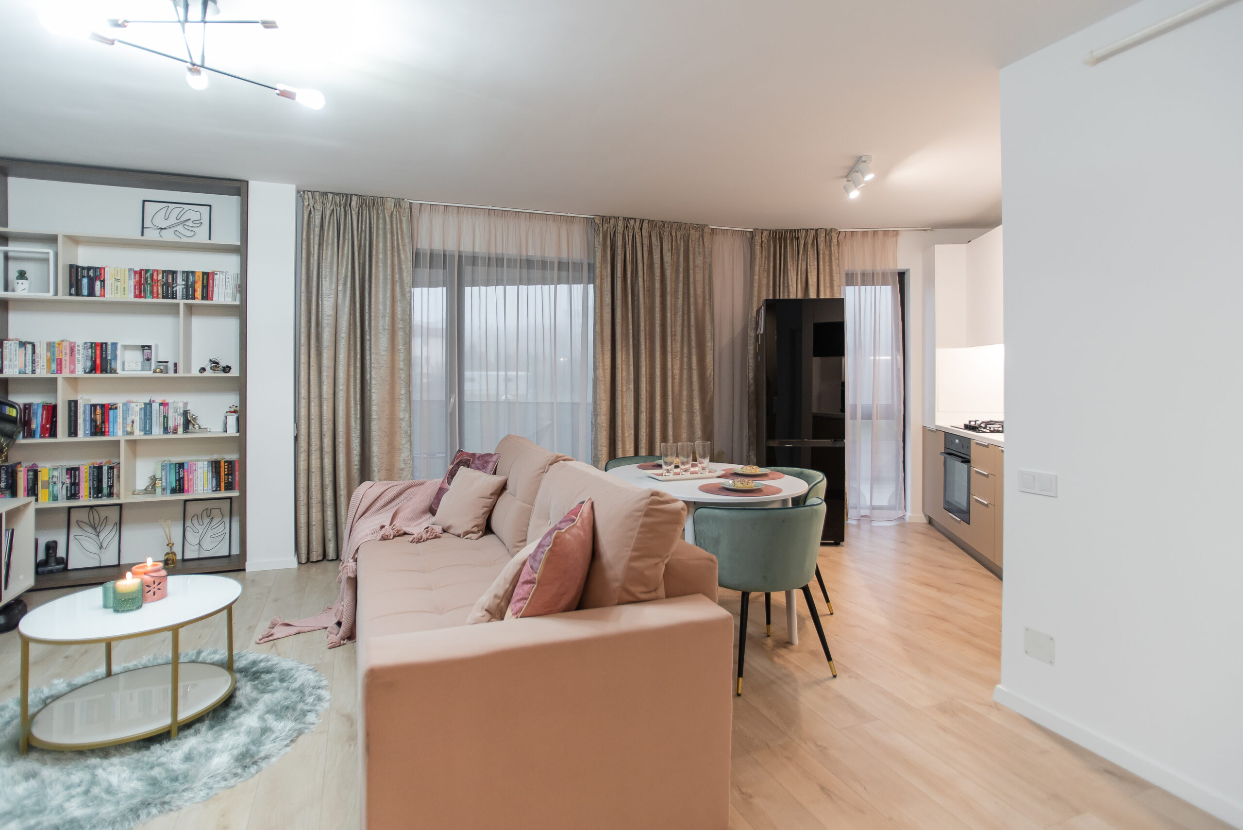 Culori pastelate într-un apartament atipic, amenajat pentru o studentă