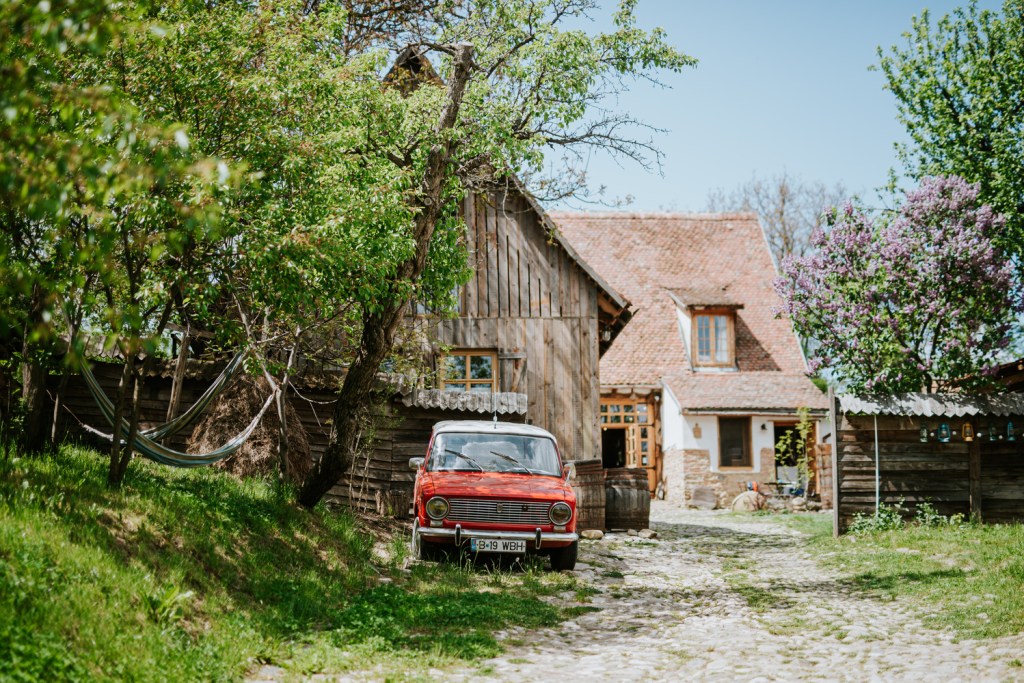 Viscri 32 are trei corpuri de clădire - casa săsească, o șură mare și una mică - Foto: Gabriela Cuzepan