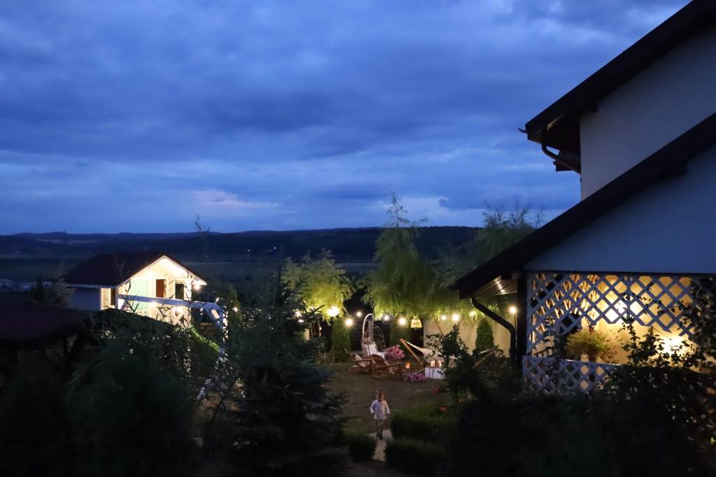casă lângă Vaslui amenajare curte