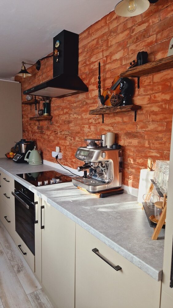 Călin și Simona și-au dorit un design rustic și modern