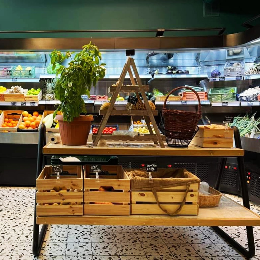 Rual, Apro-Bistro