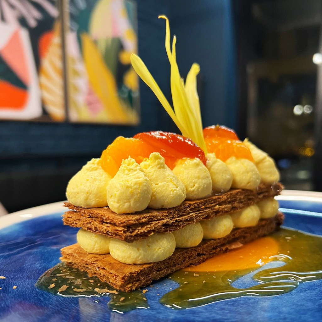 Rual, Apro-Bistro