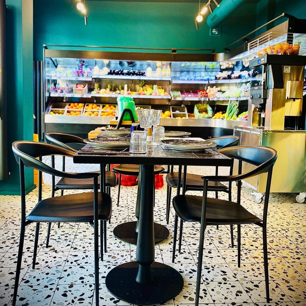 Rual, Apro-Bistro