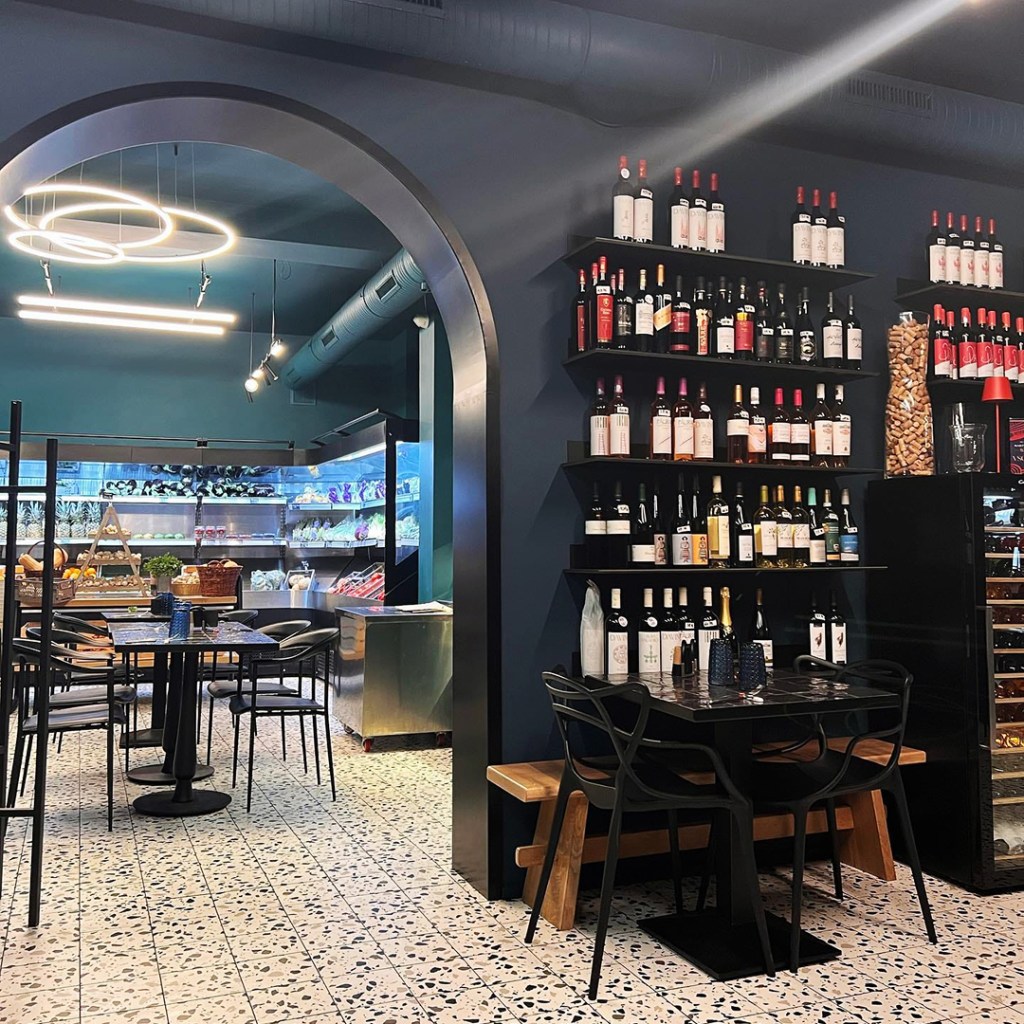 Rual, Apro-Bistro