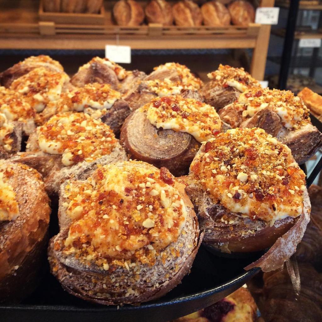 cruffins cu crema catalana miez
