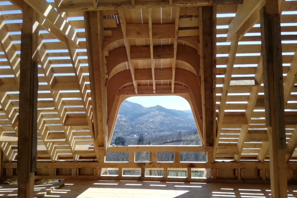 casă maramureșeană fereastră acoperiș