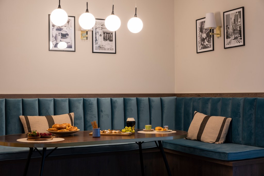 dining apartament cu trei camere