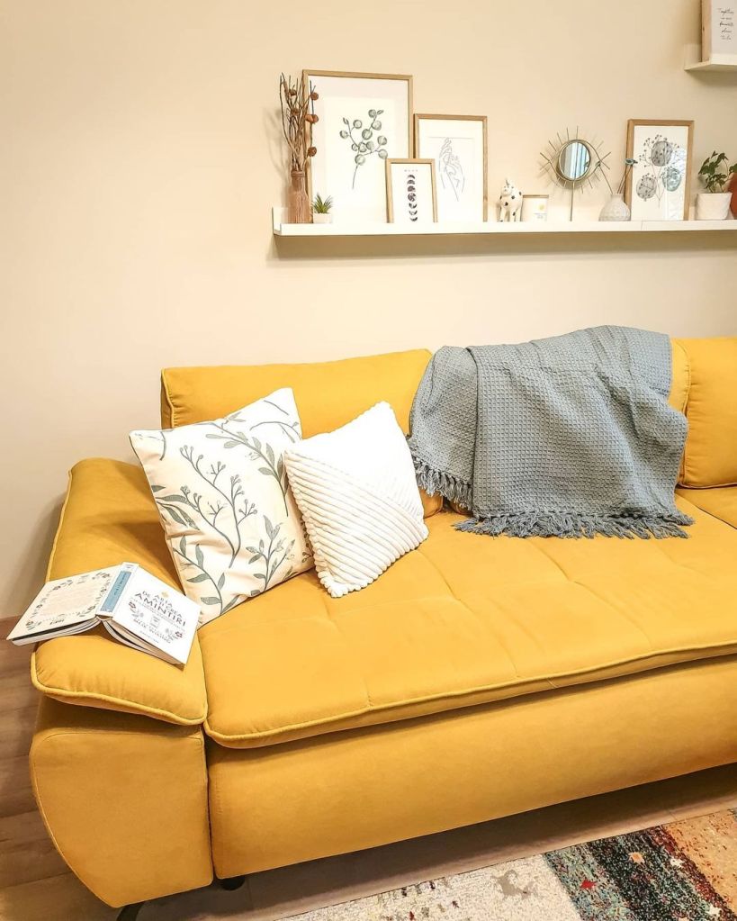 apartament Oradea canapea muștar