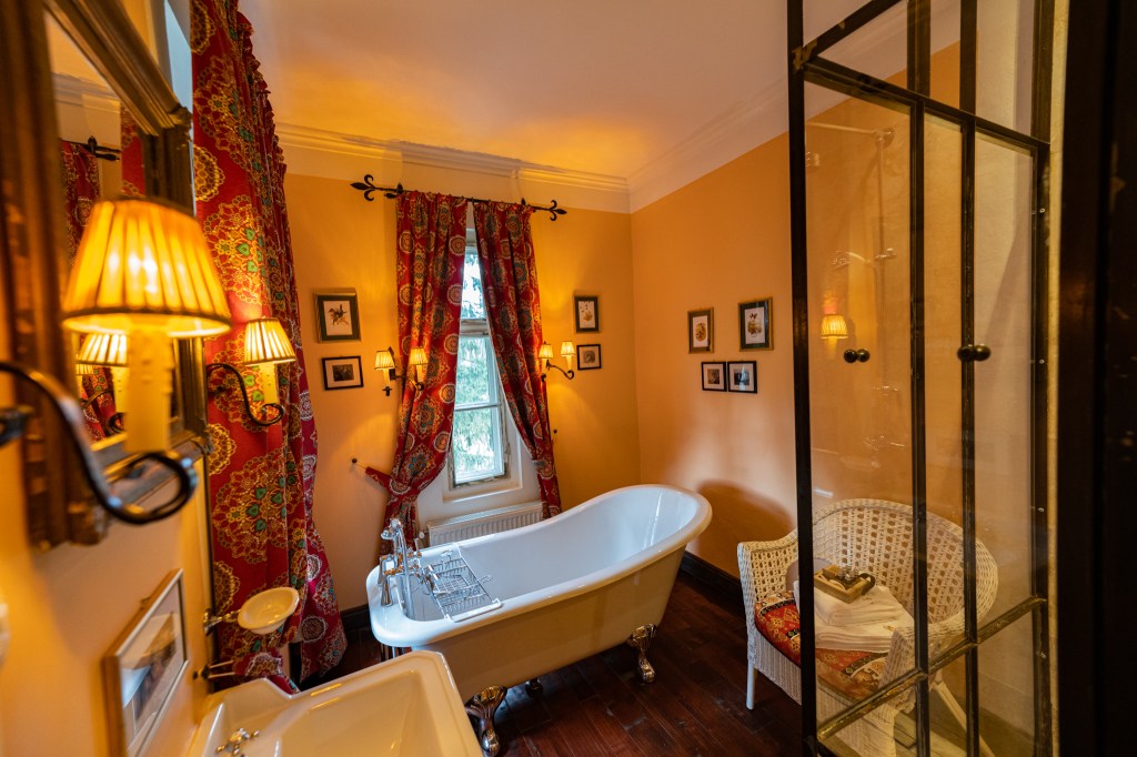 Castelul Mikes facebook