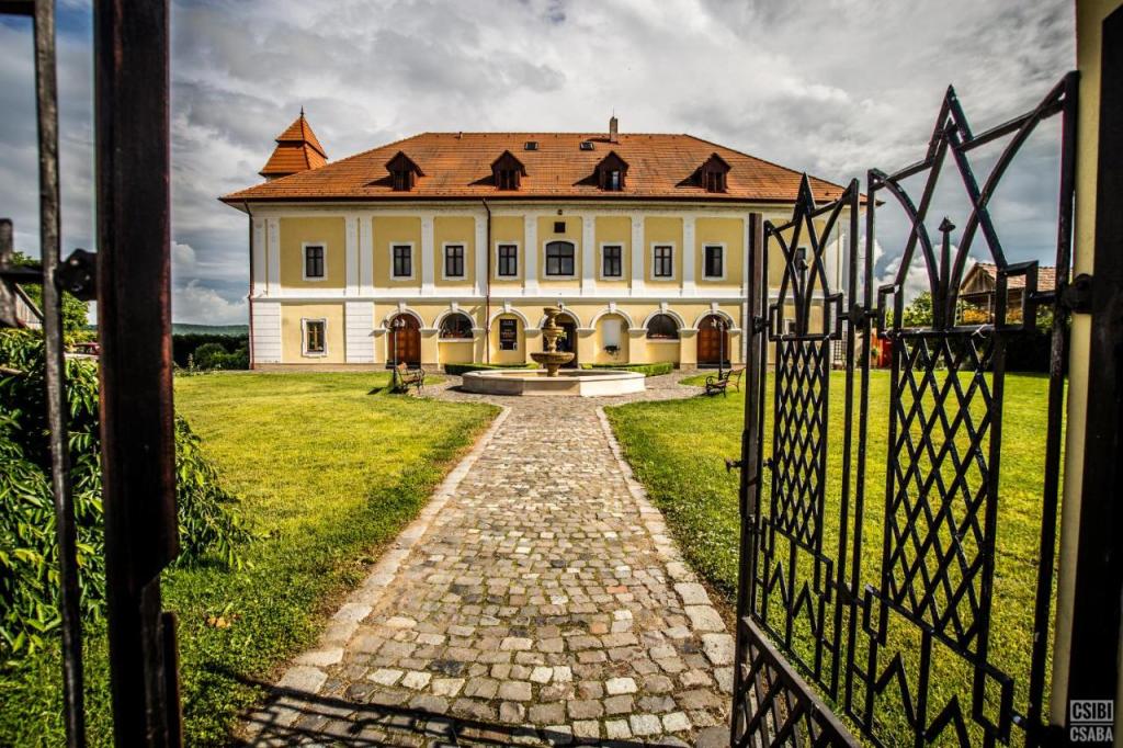 castelul haller booking