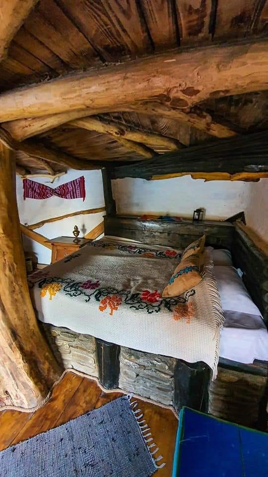 valea celor doisprezece facebook