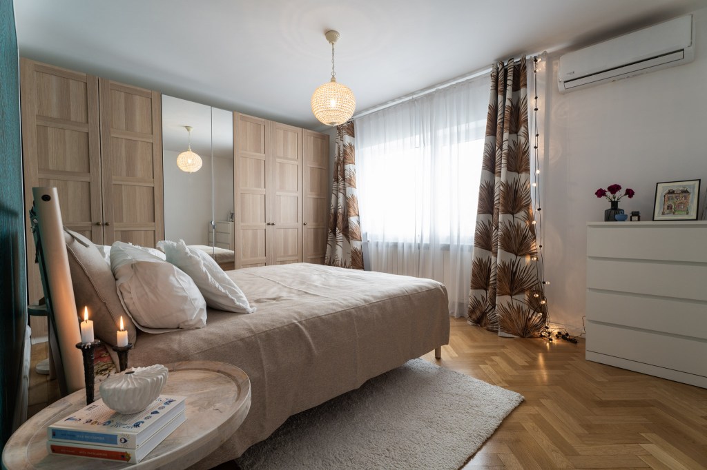 apartament București dormitor