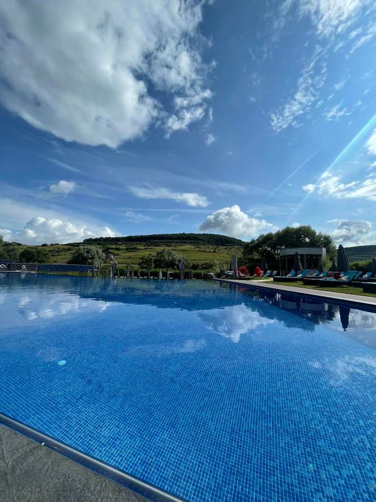Oxygen POOL & Lounge