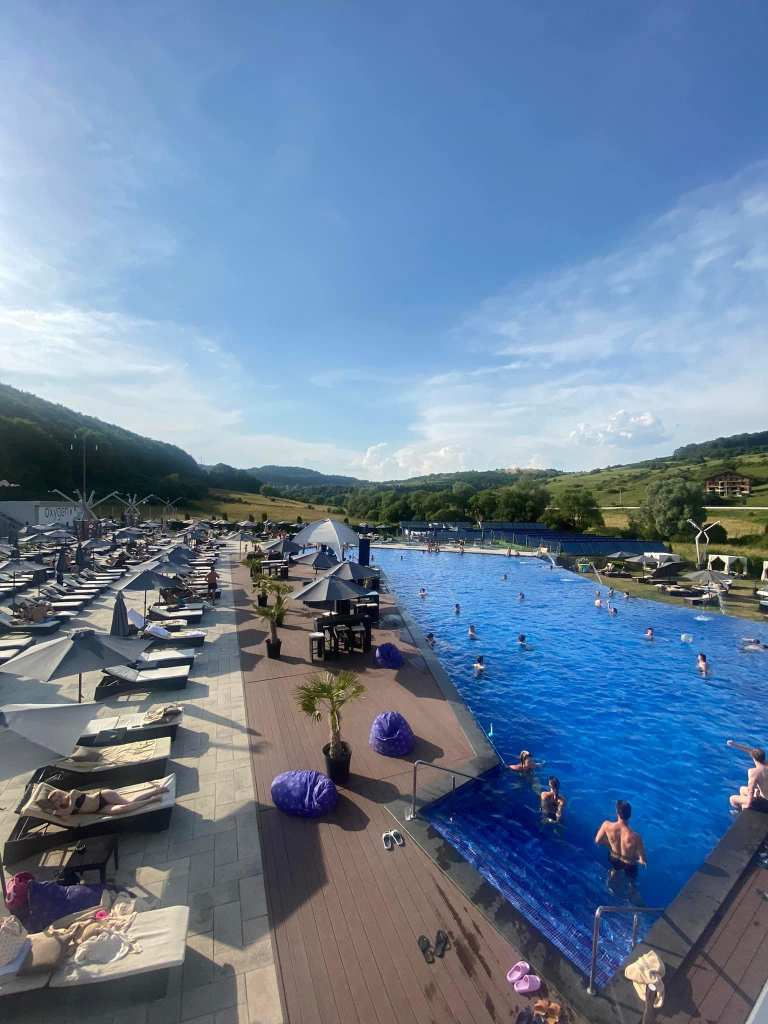 Oxygen POOL & Lounge