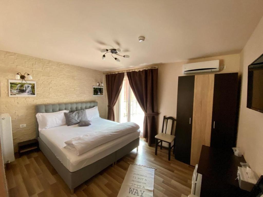 Pensiune Muntii Aninei booking