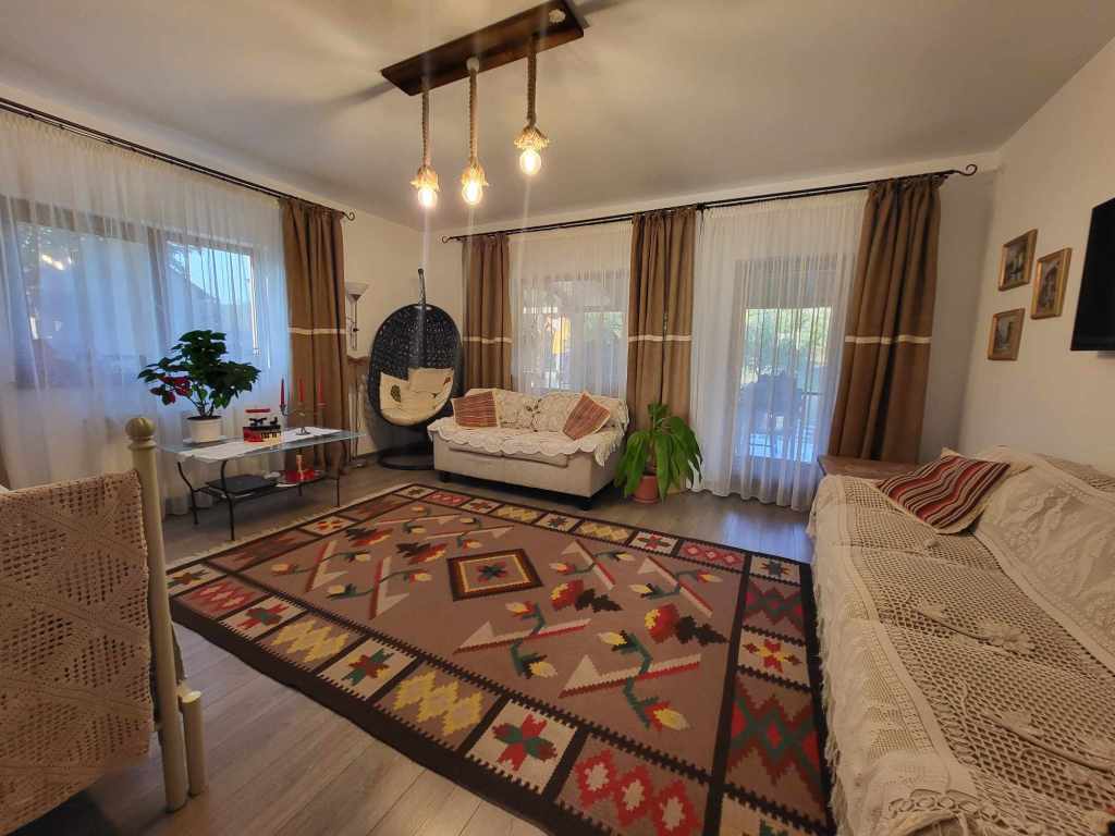 Proprietara susține că spațiul său este un mix de stil vintage country cu boho chic și ceva influențe romanti