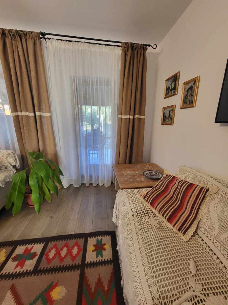 Adriana s-a implicat la partea de inisaje, cromatică și decorațiuni