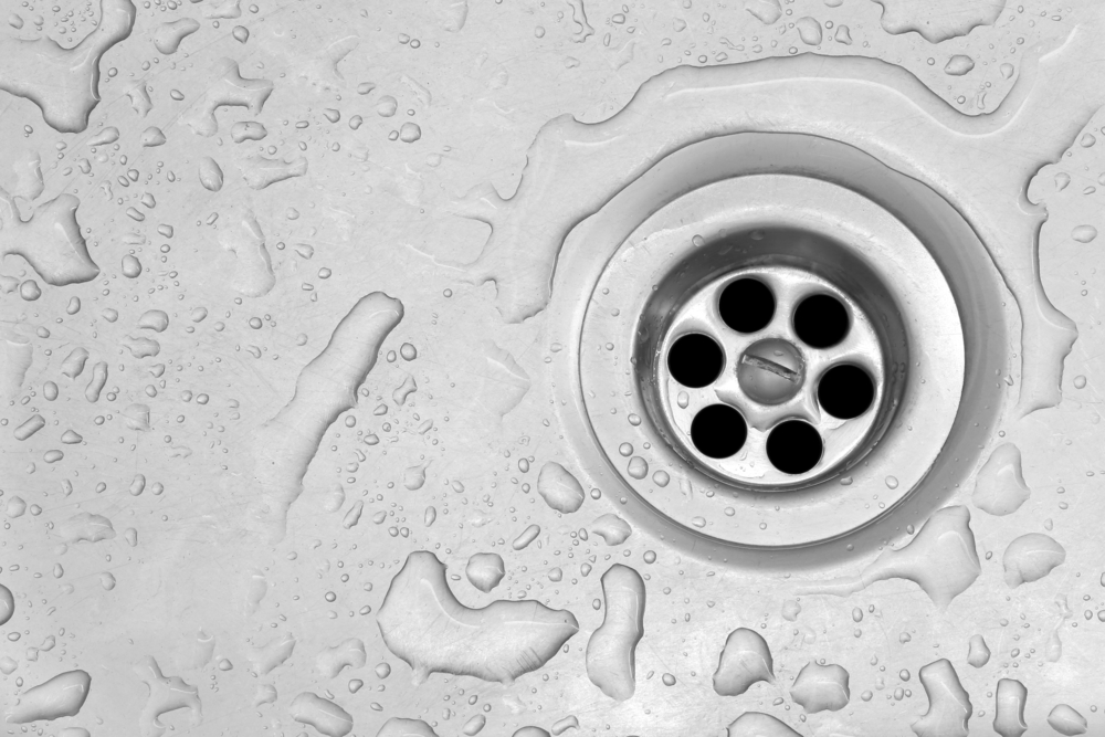 desfundare scurgere baie shutterstock