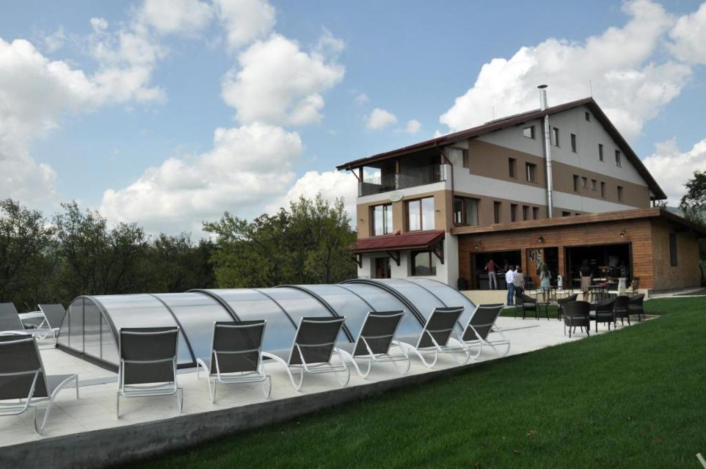 pensiunea muntele verde cazare cea mai mare salina romania