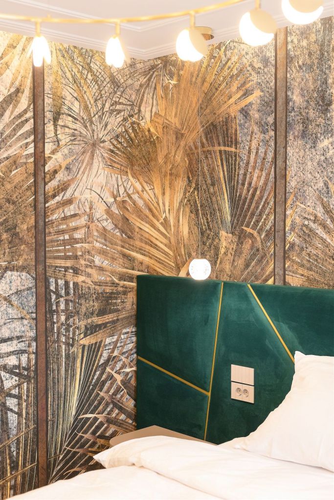 dormitor tapet exotic