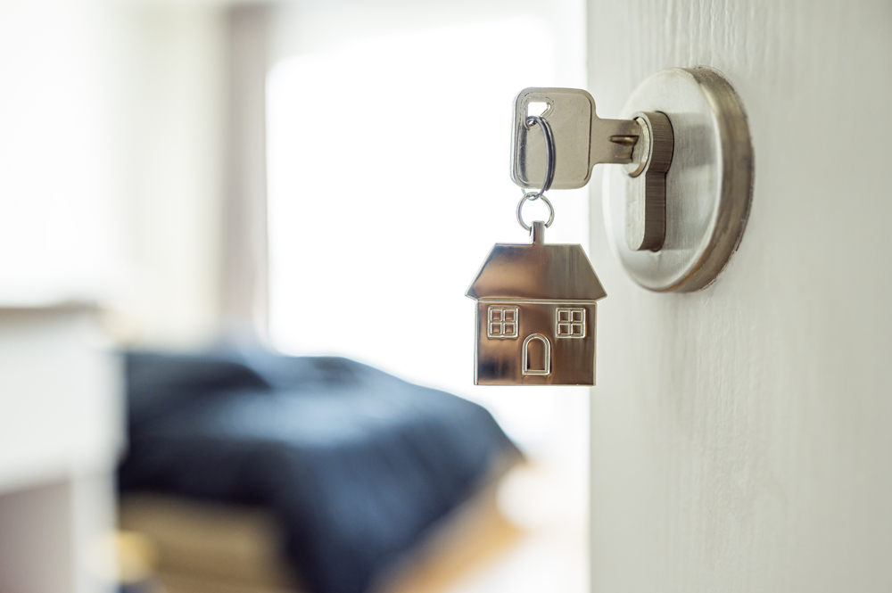 proprietarul are voie sa intre in casa inchiriata shutterstock