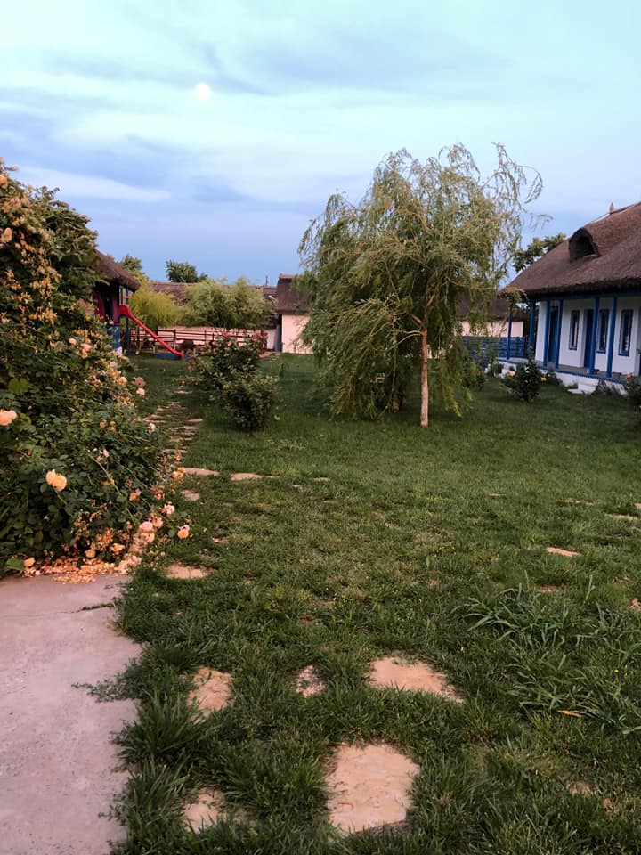 Proprietara și-a dorit și un loc de unde turiștii să plece cu suveniruri