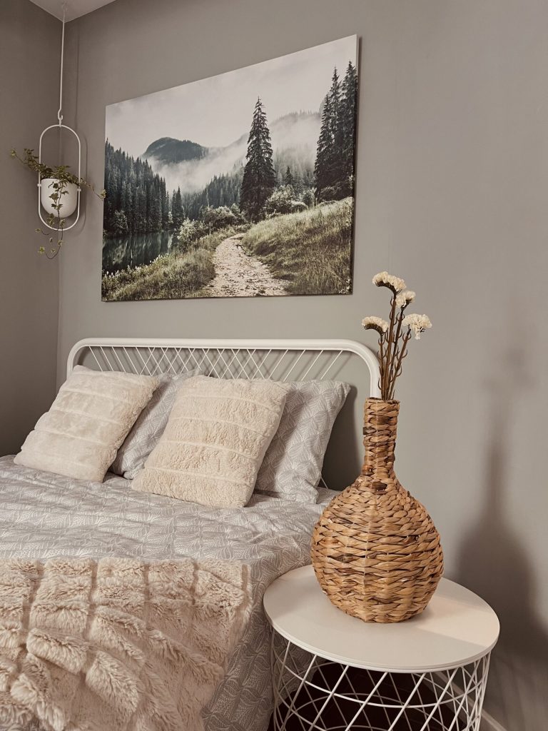 apartament de închiriat dormitor gri