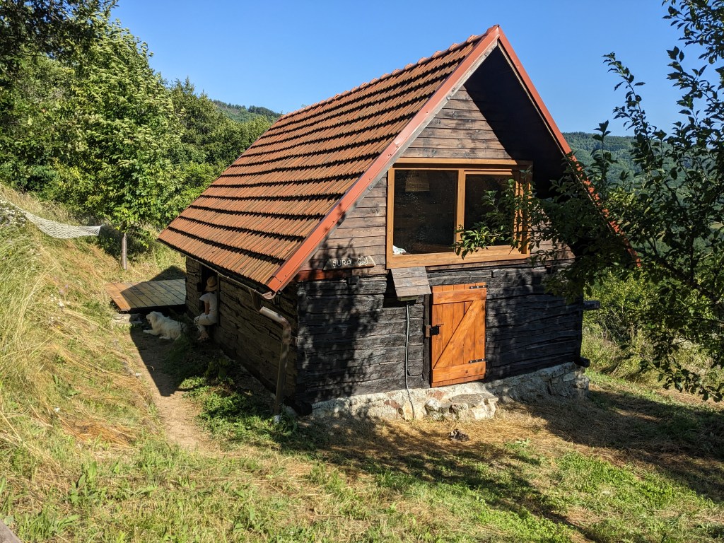 A două șură, în timpul renovării și după