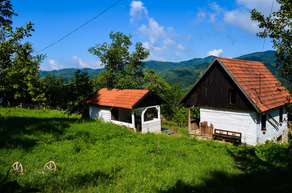 Carpathian Cottage, căsuța construită și renovată de Codrin
