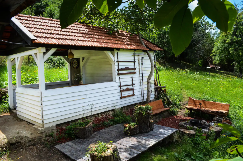 Carpathian Cottage, căsuța construită și renovată de Codrin