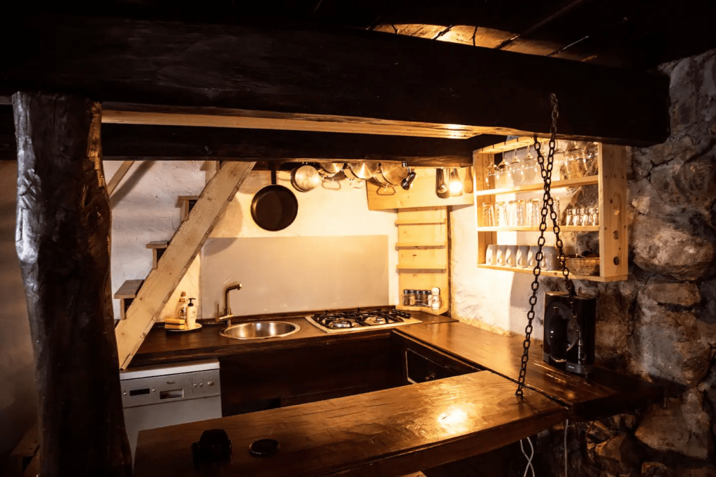 Carpathian Cottage, căsuța construită și renovată de Codrin FOTO: Ciprian Mihai