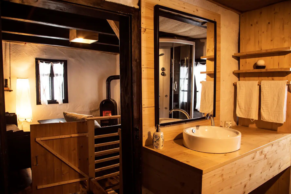 Carpathian Cottage, căsuța construită și renovată de Codrin FOTO: Ciprian Mihai