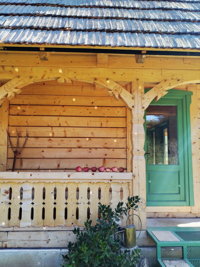 casă de lemn intrare