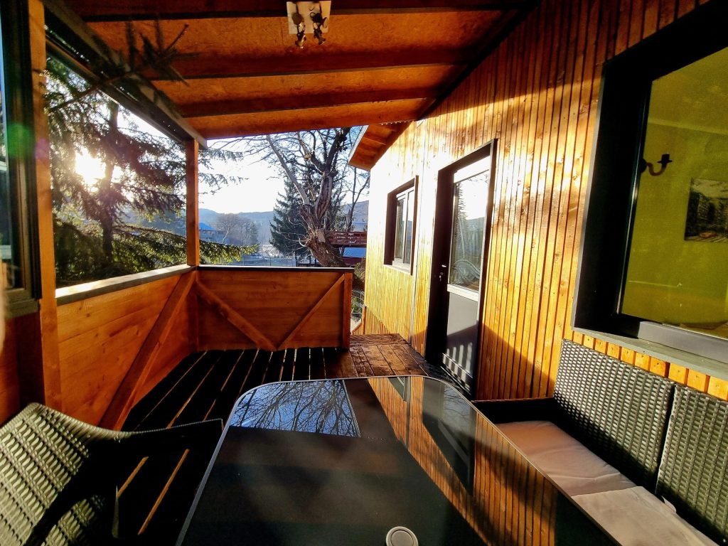 Terasa din tiny are ceva special