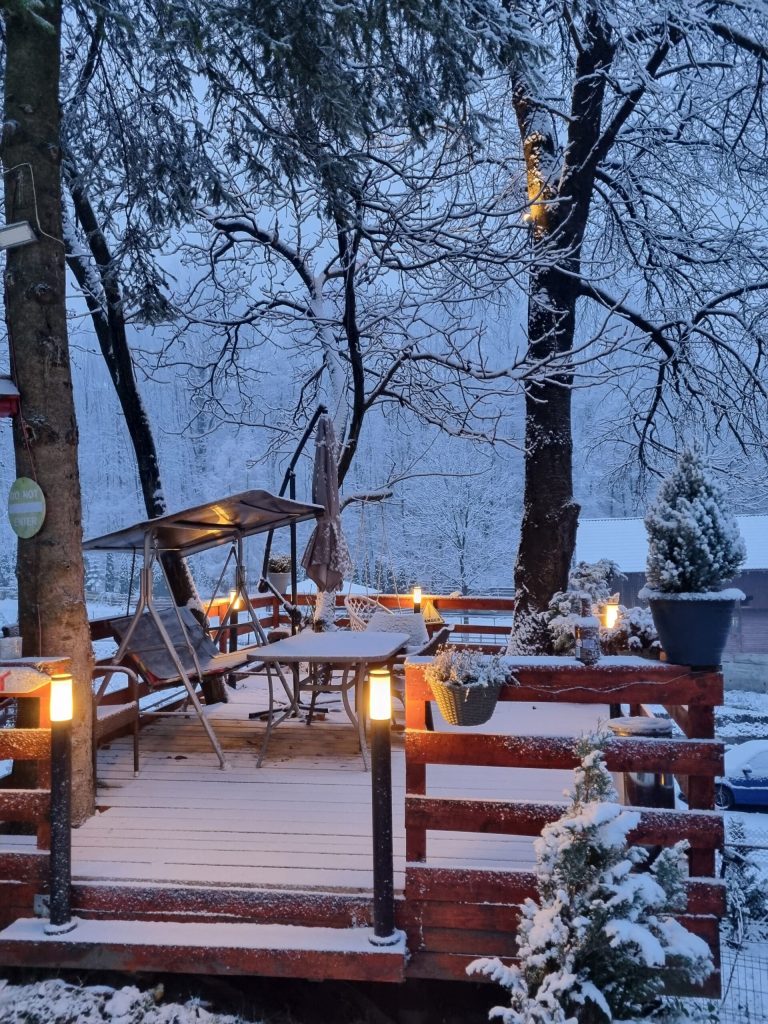 Terasa din tiny are ceva special