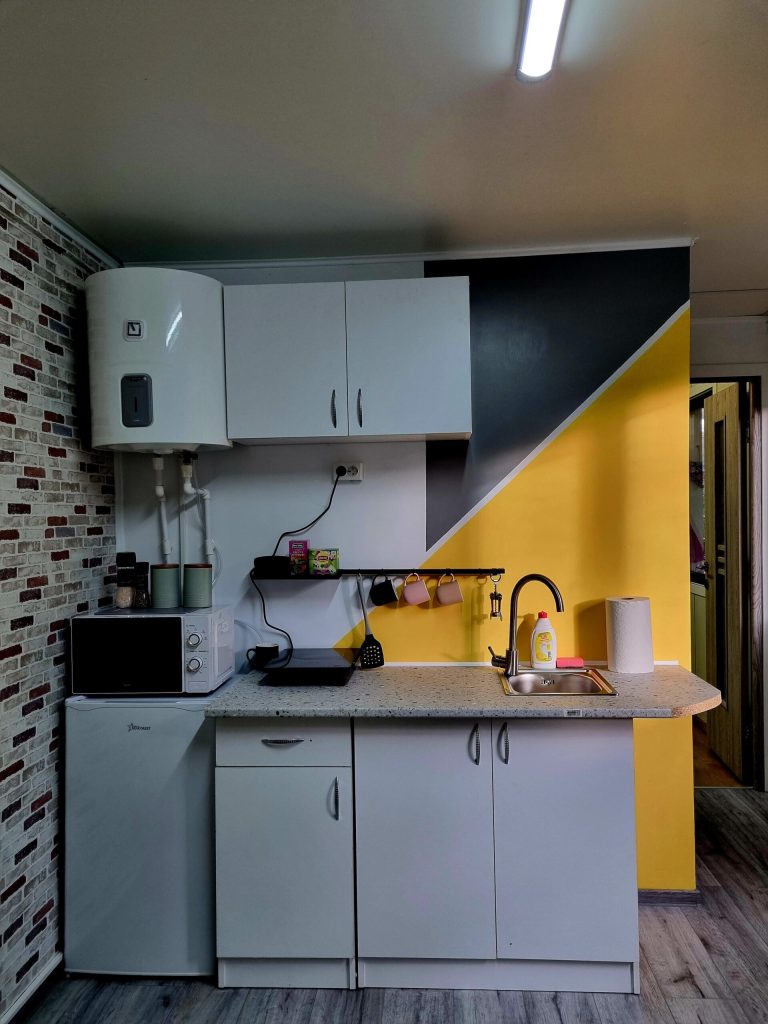 Alin s-a ocupat singur de amenajarea interioară